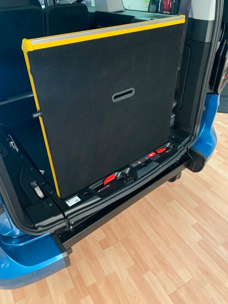 Ford Connect Grand Wheelchair Accessible Vehicle (WAV) L Pan - Image 5