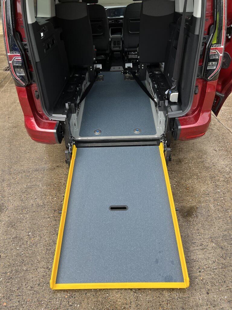 WHEELCHAIR RAMP ON FORD CONNECT FLEXIRAMP API